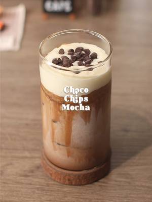 ☕️🍫 Choco Chips Mocha 📝 Recipe Chocolate + Espresso 🤎: 1 ½ tbsp • Small Chocolate Chips 1 Shot • Espresso ~stir to mix Cream 🥛: 30g • Milk 15g • Mascarpone ~mix using hand mixer / milk frother Ice Cubes 🧊 100g • Milk Chocolate + Espresso Cream More Choco Chips on top — #mocha #homecafe #asmr #latte #coffee 