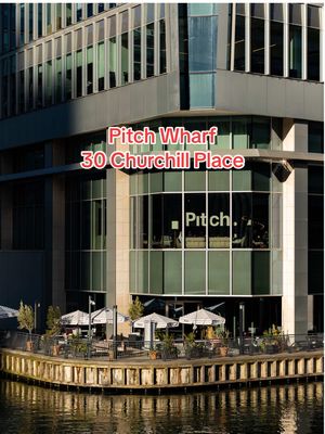 A hidden gem in Canary Wharf ⛳️ 11 bays, sports bar and shuffleboard tables all in the heart of the CBD! #indoorgolf #pitchwharf #canarywharf #londongolf #thingstodolondon 