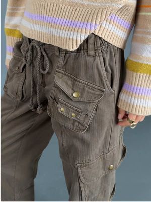 Why have two pockets, when you can have seven! Link in bio to shop the #WeTheFree Tahiti Cargo Pants. #freepeople #bottoms #cargopantsoutfit #outfitinspo 