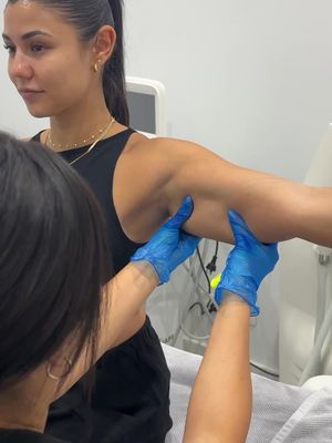 Only Paolo… or our therapists 😉✨ Turning stubborn fat → into sculpted confidence 🖤 #NonSurgical #ArmSculpting #FatFreezing
