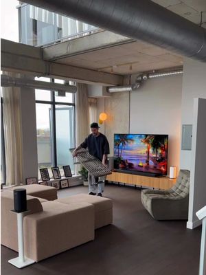 Should I bring back the chrome bench coffee table?? 🤔🤔 #interiordecor #livingroomdecor #detailsmatter #hometour #apartmenttherapy 