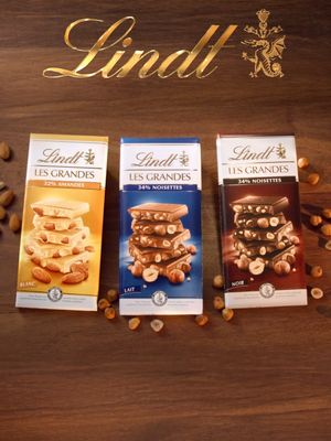 Nussig. Knackig. Unwiderstehlich. Unsere Lindt LES GRANDES mit vielen ganzen, knackig gerösteten Nüssen. Welches ist deine Lieblingssorte? #lindt #lindtchocolate #nutlover #lesgrandes