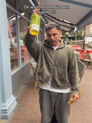 Wait we talking about Hen & Milly or SULT & Joe???🙂‍↕️🧂🥑 #drinksult #sult #electrolytes #buisnessowner #startup #trend #founders #socialgirl #joeandthejujce #london 