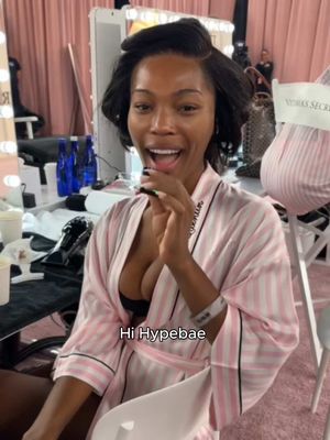 This may be her first @Victoria’s Secret wants to at least do it @TWICE 😌 @quenblackwell is practicing her moves backstage and spilling the beauty secrets 👏  Video: Hypebae                                        #vsfashionshow #vsangel #victoriassecret #quenblackwell #twice 