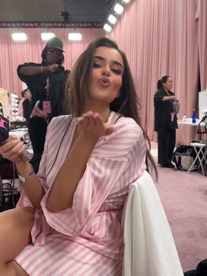 Looks like there was some kind of miscommunication idk. 🤭  @Ken Eurich @quenblackwell @gabriela moura @Lila @suni  #VSPINK #VSFashionShow #VSFS 