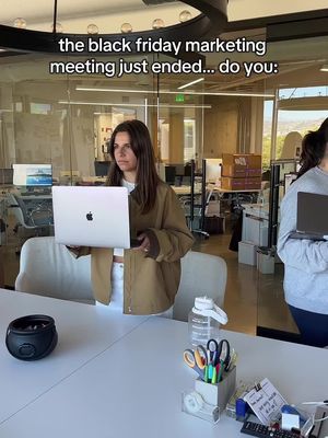 someone check on Elle  #setactive #setlife #officelife #coworkers #newdrop 
