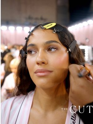 None other than THEEE @Pat McGrath Labs is doing the makeup for tonight’s #VictoriasSecret show. The look?! Glowy and gorgeous for the angels #BeautyTok #patmcgrath #VSShow #backstage 