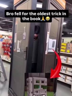 he fell for it IRL💀 #Minecraft #minecraftfunny #minecraftfyp #minecraftmemes #viral #irl #door #fyp #fypシ