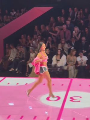 Baddies on the runway! #AngelReese and #SuniLee make their debut on the Victoria’s Secret runway 💪🪽 Video: Hypebae                                         #vsangel #vsfashionshow #victoriassecret 