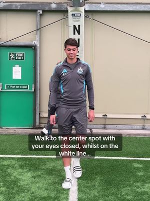 We asked the lads if they can walk in a straight line to the centre spot 👀 #PremierLeague 
