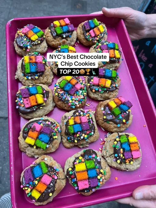 Rounded up 20 of the BEST cookies in NYC (undisputed) with some famous ones & others under the radar👀🍪 @hanisbakeryandcafe @Gooey on the Inside Cookies @Funny Face Bakery @Chip City @thepastrybox_co @Levain Bakery @Schmackary's Cookies @The Cookie Odyssey @chloeonbleecker @SAINT STREET CAKES @Counter Service @Last Crumb @From Lucie #nyccookies #cookies #nycsweets #nycdesserts #chocolatechipcookie 