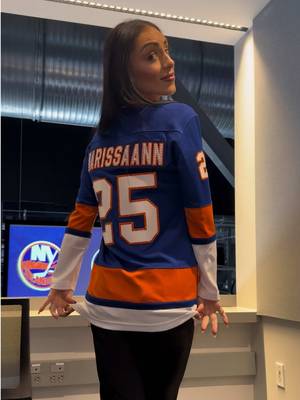 This custom jersey is everything wowow thank you @New York Islanders 🥹😍 #islesnation #nyislanders #NHL #hockeyszn #nationalanthem 