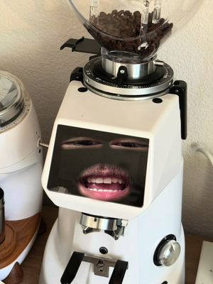 Your grinders filthy and it wants attention. #coffee 