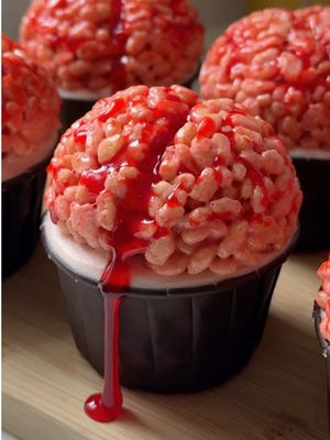 Who knew brains could taste THIS good? 🧠 These Rice Krispie brain cupcakes are exactly what you need for Halloween and they are so easy to make all you need is: 2 cups of mini marshmallows 30g melted butter 2 cups of Rice Krispies Dash of red food colouring