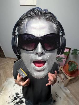 @ca7rielypacoamoroso will do that to you.  @Julio Cesar #BoseNMEC25  #Ca7rielyPacoAmoroso @NME 