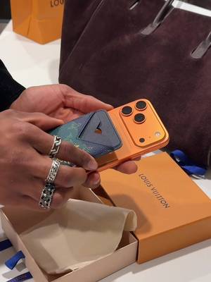 This color had to come home 🍊📱. #iphone17promax #hometech #unboxing #luxuryvibes 