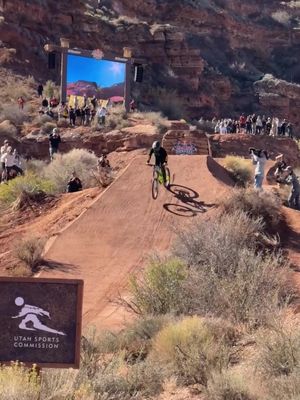 Robin Goomes wins Redbull Rampage Women’s 2025!! Watch her insane backflip! @Red Bull Bike #redbullrampage 