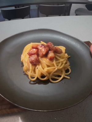 This guy thinks he makes a perfect carbonara… #pasta #foodtrends #cooking #trythis #carbonara 