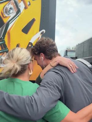 SawDawg. Family. 💚💛 #football #CollegeFootball #sicem 
