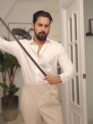 💫 Epic finish. 🤩 description: 👇🏼 A Smart casual look that refreshes the usual neutral palette. I’m wearing a light green jacket fresh yet sophisticated paired with beige pleated pants, an open white shirt, and two-tone loafers that add a refined, eye catching touch. Did you know those metal collar stays go inside the shirt collar to keep it firm and polished? The pants are Irish linen, high-waisted without a waistband, paired with a 3 cm braided belt for a relaxed yet stylish vibe. A vintage watch with a light green strap matches the jacket a minimalist, elegant design with a wide lapel that balances the look. Clear lens sunglasses and a fresh perfume complete this outfit designed to stand out while keeping a classy presence. #grwm #asmr #menssuits #suitstyle #mensfashion 