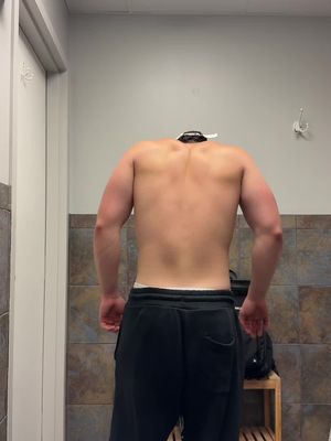 Little bit of an ego lift on the last exercise #fyp #gym #bodybuilding #GymTok #growth 
