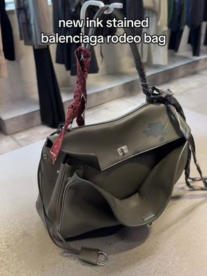 ok this ink stained balenciaga rodeo bag - i love even more! #demna #balenciaga #rodeobag 