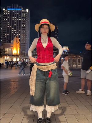 One Piece was at USJ, it would’ve been rude not to 😛 chat, did I eat?#onepiece #luffy #cosplay #japan #hijab @ユニバーサル・スタジオ・ジャパン公式  @MT 