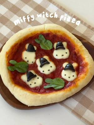 let’s make a miffy halloween pizza 🍕 🧙 #miffy #nijntje #pizza 