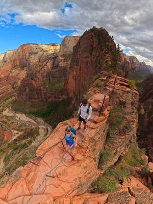 Is the most dangerous hike in the USA? This hike has been on our bucket list forever, and we are so happy we finally did it. This is the Angel’s Landing hike in Zion National Park and it was insane. Have you guys done this hike yet?? Follow @megsandpat for more!