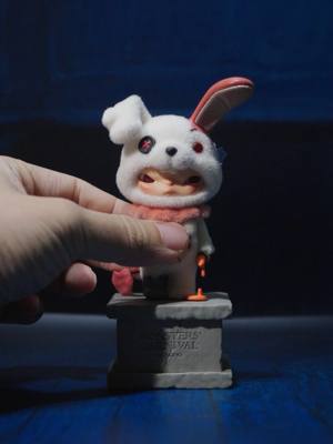 Unlock Hirono’s new mode! 💡 *When a figure is placed on the powered base, it lights up via magnetic induction. The base is sold separately. #POPMART #Hirono #monsterscarnival #midnightfair #darkness #mmagnetic #arttoys #blindbox