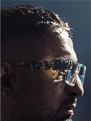 Manche Kämpfe sind größer als Rap. Babo – Die Haftbefehl-Story. Eine Dokumentation von Juan Moreno und Sinan Sevinç, produziert von Elyas M’Barek und Pacco-Luca Nitsche. Ab 28. Oktober, nur auf Netflix.