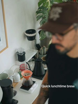 Those quick coffee breaks, before getting back to work 🧑🏽‍💻☕️ #pourovercoffee #coffeetok #coffeevibes #coffeecorner #coffeebreak  Specialty coffee ~ pour over ~ home barista ~ home brew ~ aesthetic ~ cozy home - filter coffee ~ origami dripper ~ acaia pearl ~ fellow Stagg 
