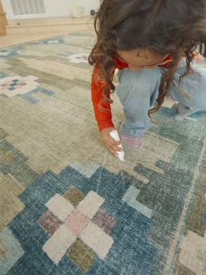 New gallery wall? No, gallery rug. (Spin cycle included.) @Tushita  #homedecor #washable #housetour #rugs #ruggable 
