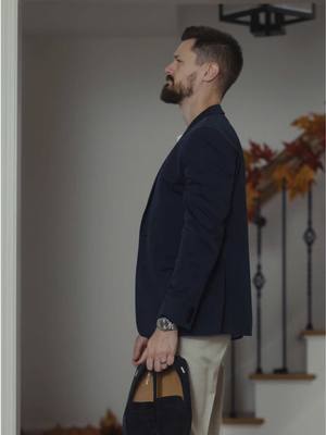 Just because the weather is getting chillier, doesn’t mean you can’t still dress light! Loving these Navy Driver Loafers from @Oliver Cabell  .  #fallfashion #FashionInspo #mensfashion 