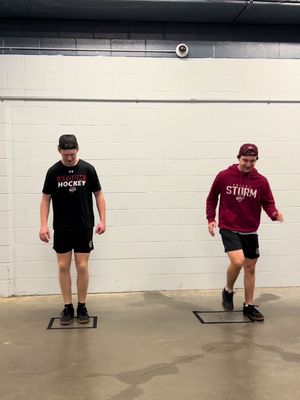 Coordination challenge for the boys #hockey #hockeyboys #guelphstorm #stayinthebox 