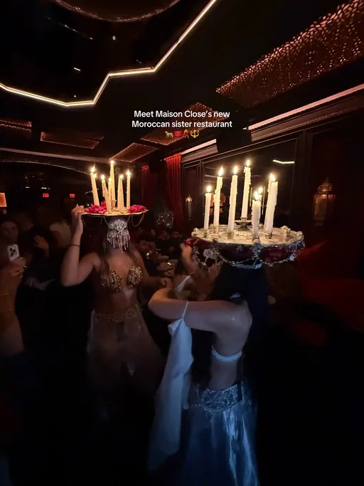 This dinner turned party is the best new group spot📍Ayah from the team behind Maison Close so obviously they know how to do it #nycdinnerparty #nycrestaurants #sohonyc #dinnerparty #girlsnightout 