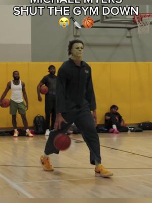 Michael Myers was HOOPIN 😭 #basketball #michaelmyers #halloween #jdub 