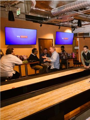 Catch every game at Pitch.Side Sports Bar, Canary Wharf! 🍻 From midweek European fixtures to weekend rugby and Premier League clashes, we’ve got every match covered. With big screens and £5 Guinness & Pilsner, Pitch.Side is the ultimate spot in Canary Wharf for live sport. Grab a seat and soak in the live action! #canarywharf #sportsbar #livesport #PremierLeague #guinness 