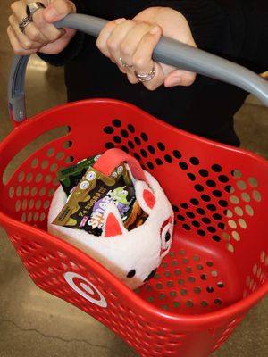There’s no wrong place to trick or treat 🎃 Shop our limited edition Halloween candy, available exclusively @target ! Whether it’s for a Halloween candy restock, candy grams, or a spooky boo basket, pick up our Halloween Gummy Worms and Sour Zombie Buddies at a Target near you 🫶 #trickortreat #halloweencandy #halloween #smartsweets 