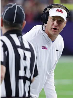 Lane Kiffin is hoping he doesn’t have to rely on the officials this Saturday😂 • • • • • #OUDNA #BoomerSooner #Sooners #OklahomaFB #OUFB         