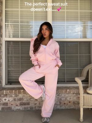 @Khloé Kardashian did her thing with this one 💕🌷🌸 @Fabletics #fableticsxkhloe #fableticspartner #sweatpants #comfyset 