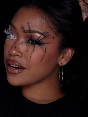Can you tell me if there’s something in my eye? #halloweenmakeup #makeuptransition 🕷️