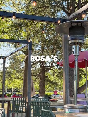 Wood fired pizza with a vineyard outdoor area?? 📍 Rosa’s, Canberra  They do really lovely pizzas, you can get cocktails and it’s a beautiful spot in spring and summer to sit and catch up with friends.  Full disclosure - the area around Rosa’s is currently undergoing work (which is great but really sad), however once that’s done it has so much space to sit and picnic as well. Would recommend!  #canberra #canberrafood #pizza #woodfiredpizza #margarita 
