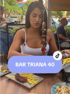 Tapas a la brasa por menos de 5€ 🥩🔥 BAR TRIANA 40 🍽️  📍C/ Esperanza de Triana, 40  Brutal poder comerte carnes ibéricas o pescados a la brasas por tapas! En el centro de Triana!  Guisos, revueltos y tapas elaboradas. Tienen terraza e interior, buena atención y precios superrrrr ajustados!  #tapas #tapassevilla #triana #sevilla #foodiesevilla 