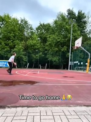 WET COURTS ARE AWFUL (@Overtime Europe) #hoops #basketball #playmaker 