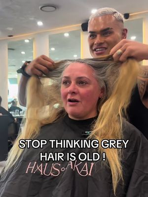 STOP THINKING GREY HAIR IS OLD !! 🤍 When it comes to grey blending, yes the secret is all in mimicking the natural. You can see the difference here through that stunning softness, the brightness through the front and all about that shimmer baby 😍 She loved it. I loved it.  Follow for more education and let me know what you think of this transformation guys !  #hausofvakai #greyblending #hairtransformation #foiltechnique #haircolourist 