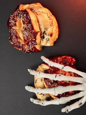 Sweet, salty, and a little spooky 👻 The Monster Chip Cretzel creeps in Friday 10/24 — buttery croissant, pretzel crunch, and chocolate chip cookie dough packed with orange & black M&Ms. This one’s a Halloween must-bite 🍪🧡🖤 #ChipCityCookies #MonsterChipCretzel #SpookySeason