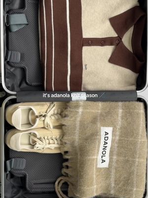 weekend away? don’t forget your adanola knits 🧳💭 #adanola #knitwear #airportoutfit 