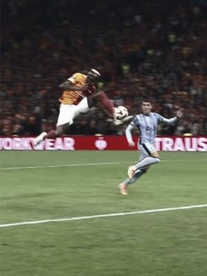 Osimhen cooking at Galatasaray 😤🦁 #UEL #Galatasaray 