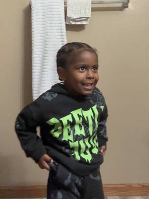 🤣🤣🤣🤣🤣🤣🤣 he only act like this at home this crazy. 